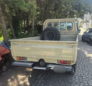 Toyota Land Cruiser 2006 Gold