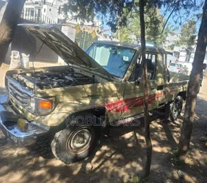 Toyota Land Cruiser 2006 Gold