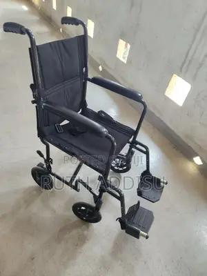 Photo - Brand New Belted With Calf Support Wheelchair庫房wheelchair煞氣wheelchair