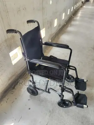 Four Wheels Wheelchair協調foldable Medical Wheelchair考量wheelchair Medica