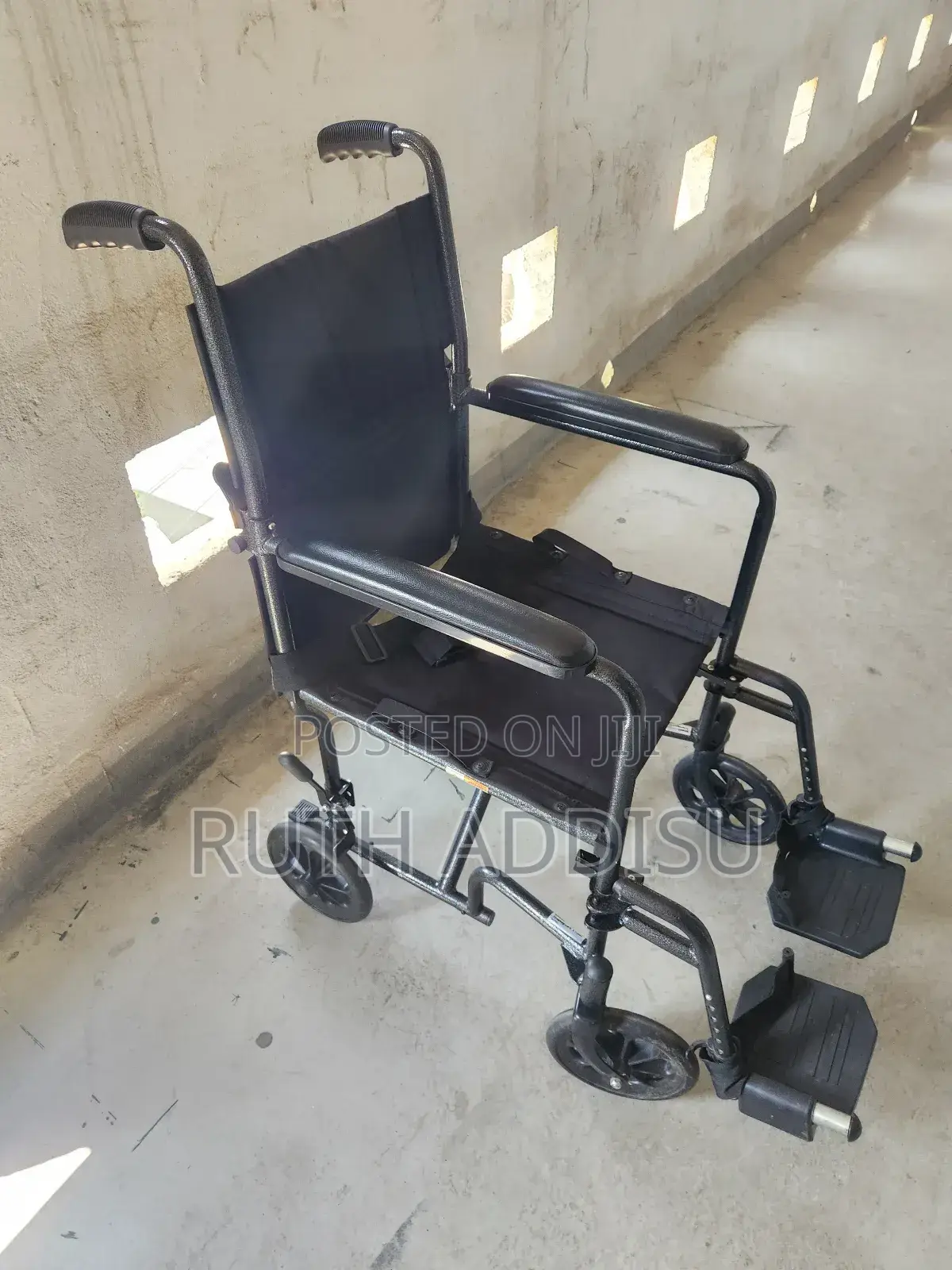 Four Mini Wheels Wheelchair Belted Medical Wheelchair延伸wheelchair