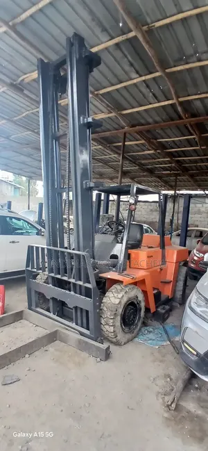 Photo - Haevy Duty Forklift