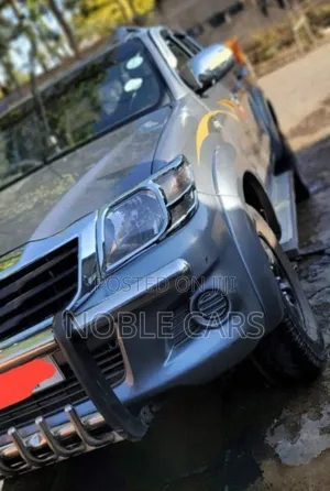 Toyota Hilux 2012 Gray