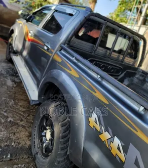 Toyota Hilux 2012 Gray