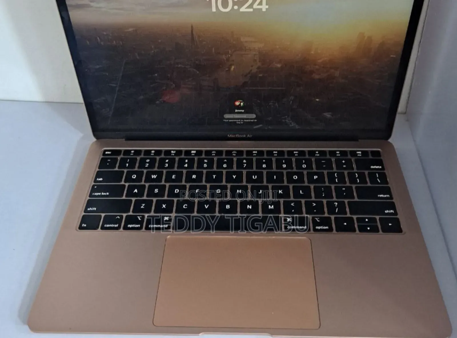 New Laptop Apple MacBook Pro 2019 8GB Intel Core I5 SSD 256GB