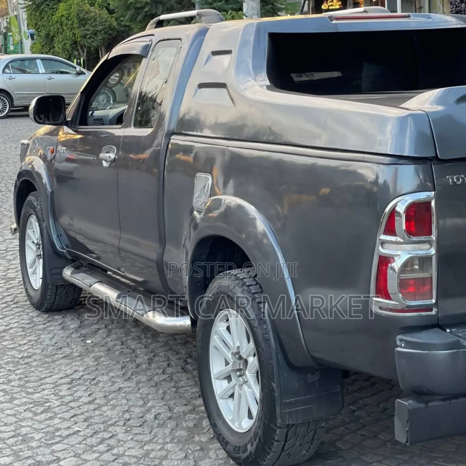 Toyota Hilux 2013 Gray