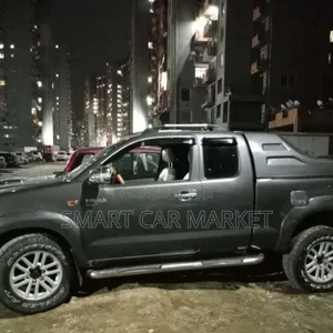 Toyota Hilux 2013 Gray