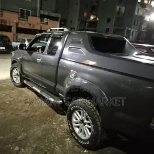 Toyota Hilux 2013 Gray