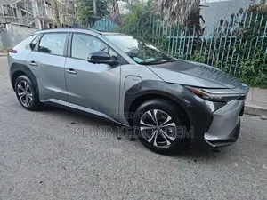 Photo - Toyota bZ4X 2024 Silver