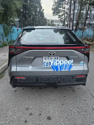 Toyota bZ4X 2024 Silver