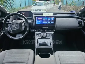 Toyota bZ4X 2024 Silver