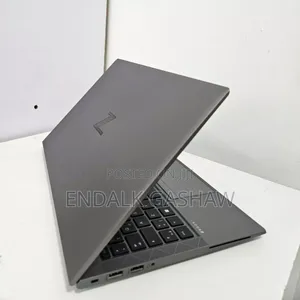 New Laptop HP ZBook Firefly G8 16GB Intel Core I7 SSD 1T