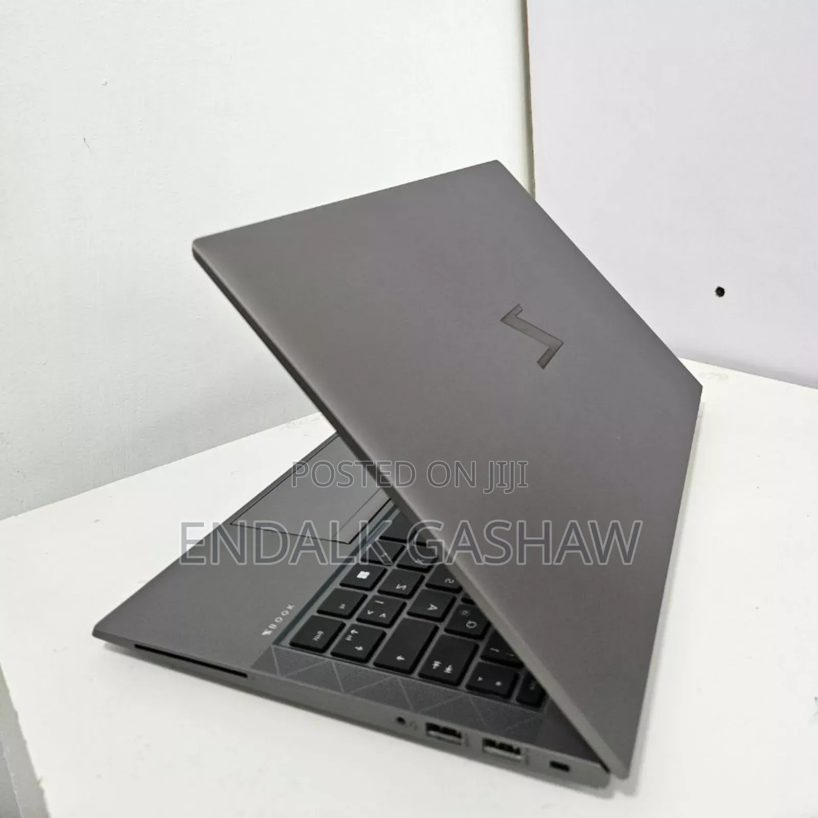 New Laptop HP ZBook Firefly G8 16GB Intel Core I7 SSD 1T