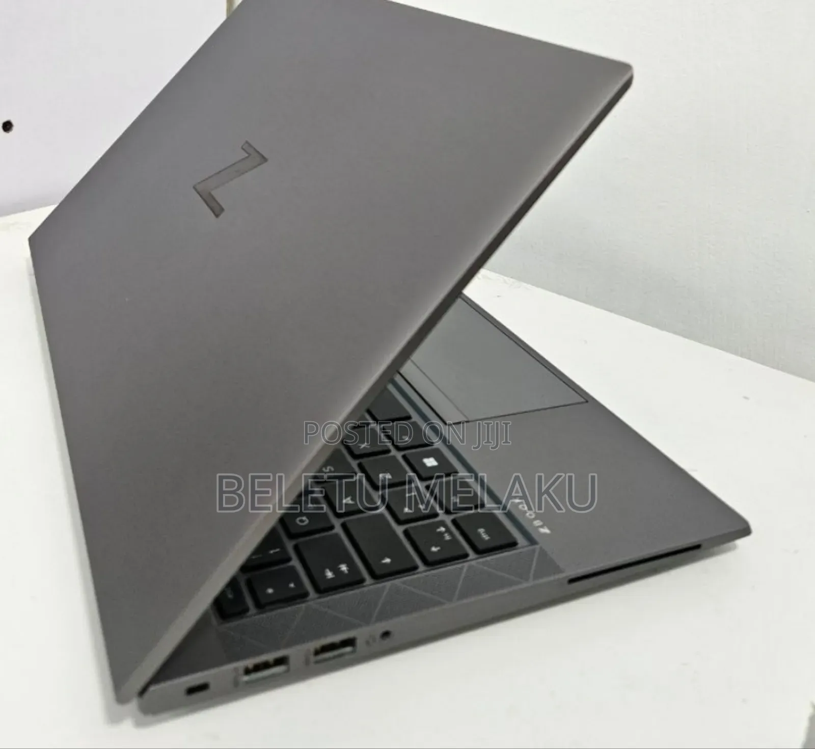 New Laptop HP ZBook Firefly G8 16GB Intel Core I7 SSD 1T