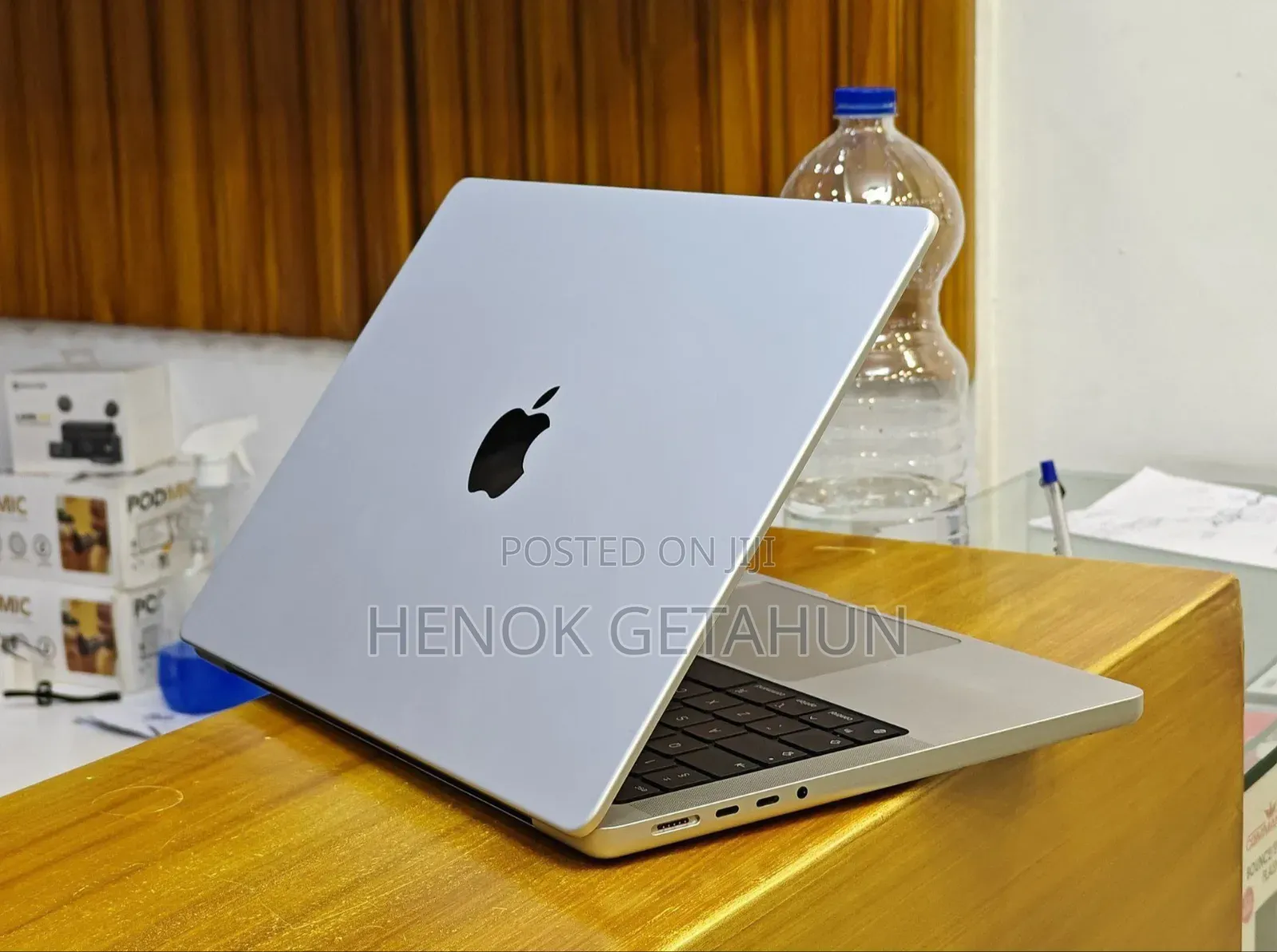 New Laptop Apple MacBook Pro M1 16GB Apple M1 Pro SSD 1T