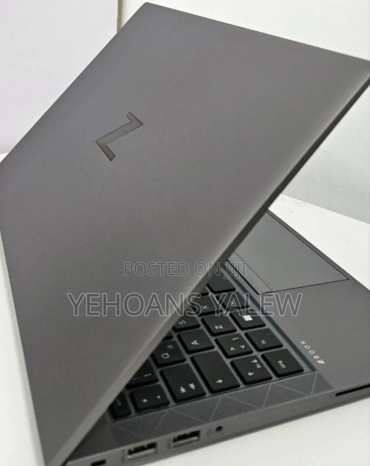 New Laptop HP ZBook Firefly G8 16GB Intel Core I7 SSD 512GB