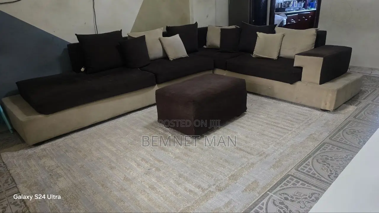 Arif Yzota Lay Yale Ye Salon Sofa New