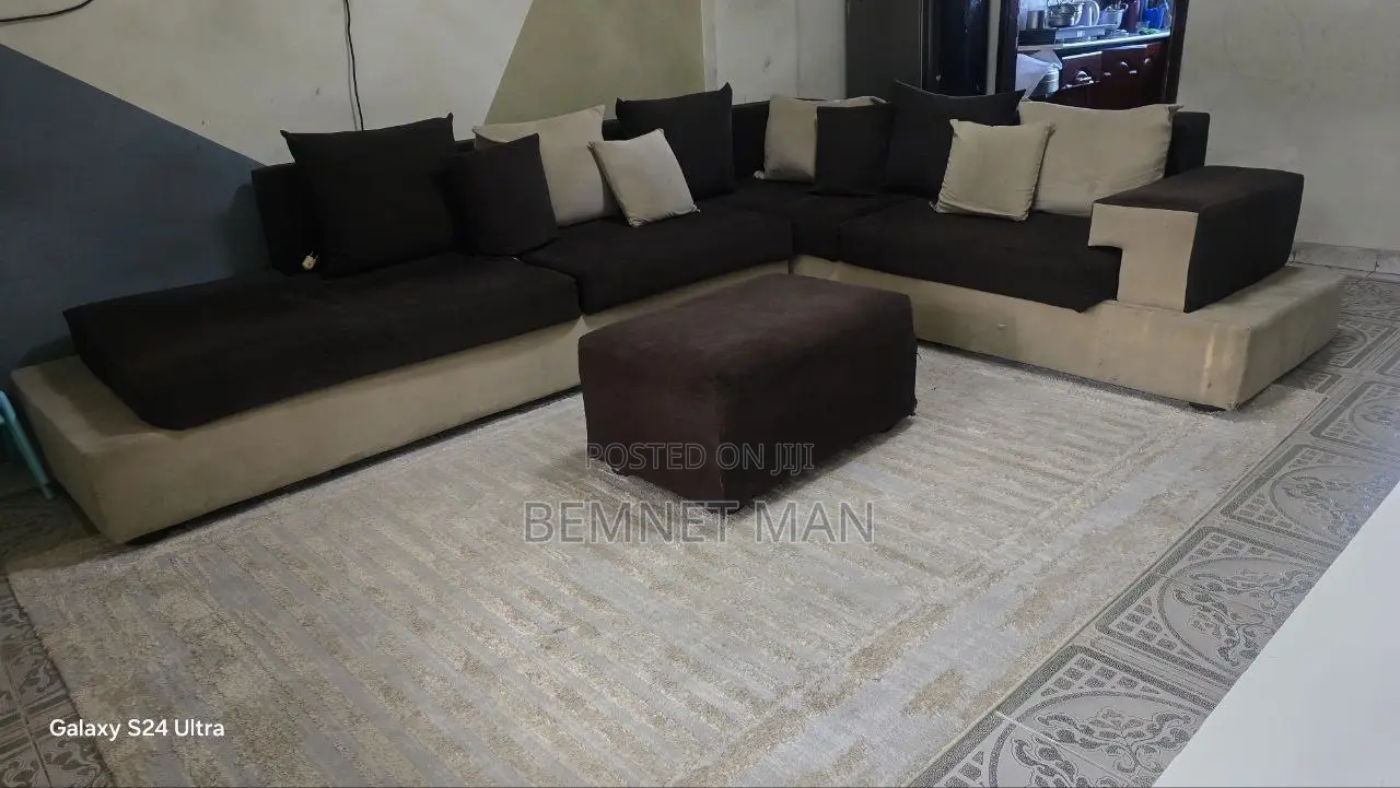 Arif Yzota Lay Yale Ye Salon Sofa New