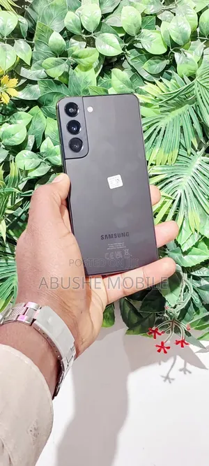 Photo - New Samsung Galaxy S22 5G 256 GB Black