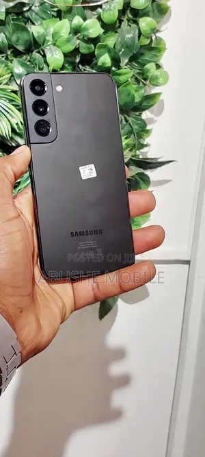 New Samsung Galaxy S22 5G 256 GB Black