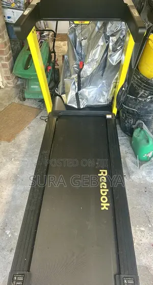 በቀላል ጠመዝማዛ፣ ስፖርታዊ እንቅስቃሴዎ በአካል ብቃት ጉዞዎ ሁሉ ፈታኝ እና ውጤታማ Home Treadmill