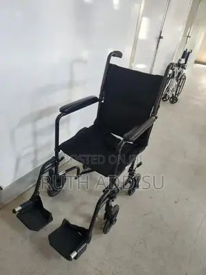 Photo - Folded Medical Wheelchair蝨你wheelchair協助wheelchair煞是wheelchair Medical