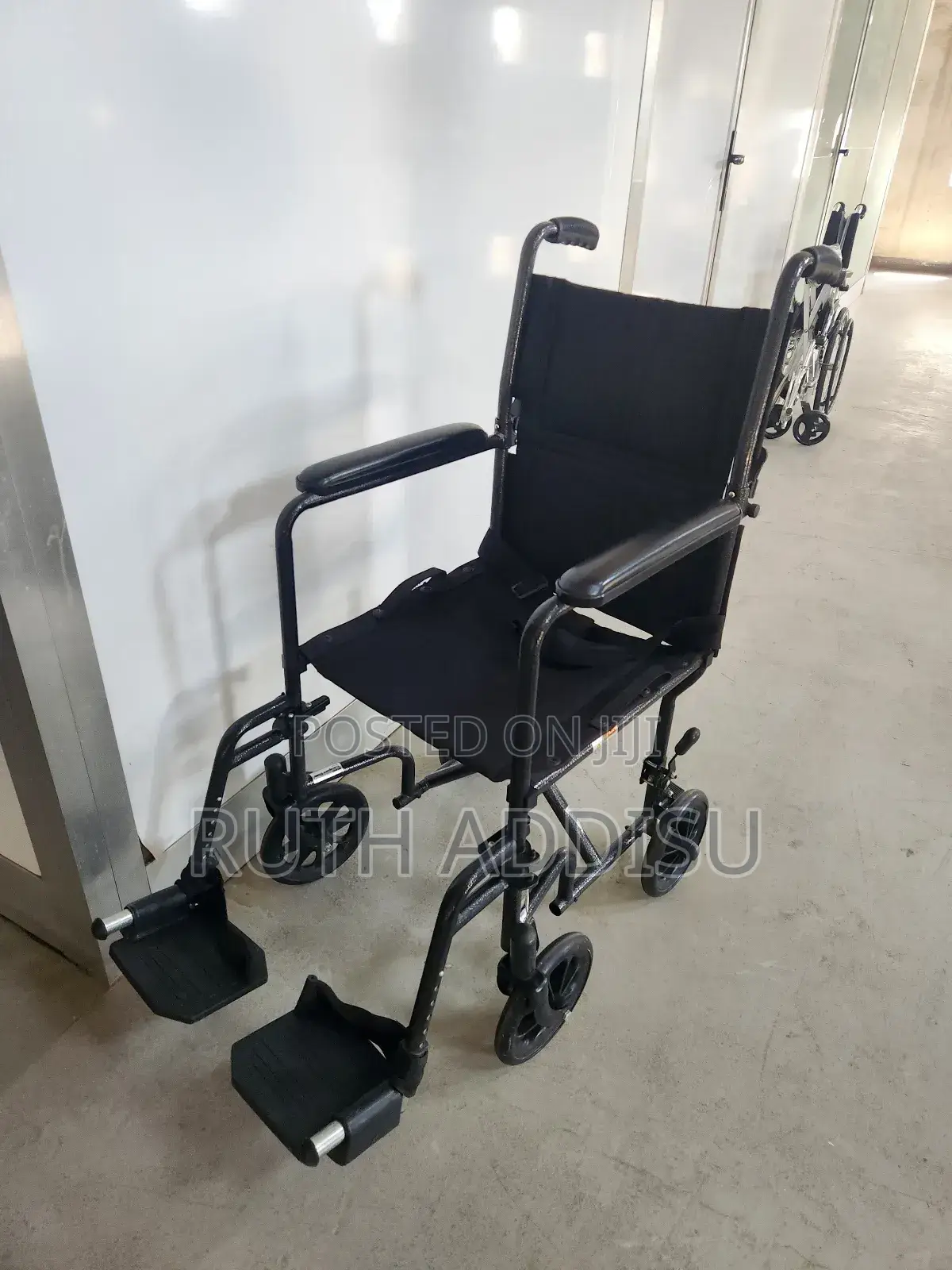 Brand New Belted Medical Wheelchair多元wheelchair Heavy Duty Wheelchair