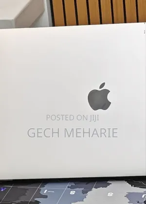 New Laptop Apple MacBook Pro 2022 M2 8GB Apple M2 SSD 256GB