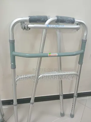 Photo - Walker Aluminium መራመጃ