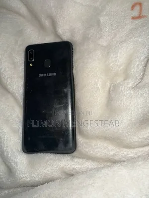 Photo - Samsung Galaxy A20 64 GB Black
