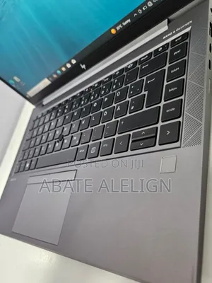 New Laptop HP ZBook Firefly G8 16GB Intel Core I7 SSD 1T