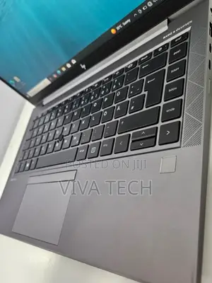 New Laptop HP ZBook Firefly G8 16GB Intel Core I7 SSD 1T