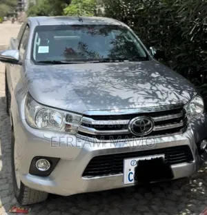 Photo - Toyota Hilux 2019 Silver