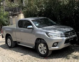 Toyota Hilux 2019 Silver