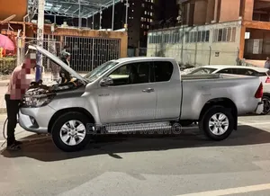 Toyota Hilux 2019 Silver
