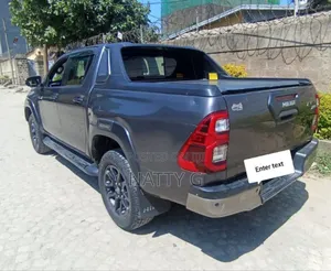 Toyota Hilux 2022 Gray