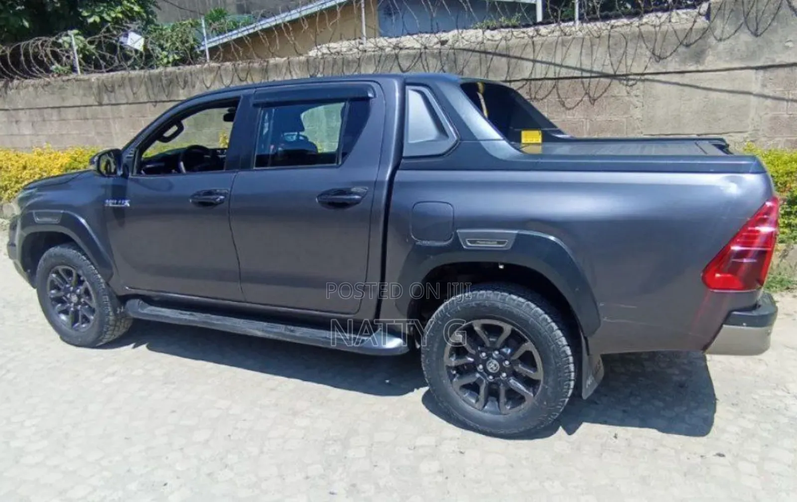 Toyota Hilux 2022 Gray