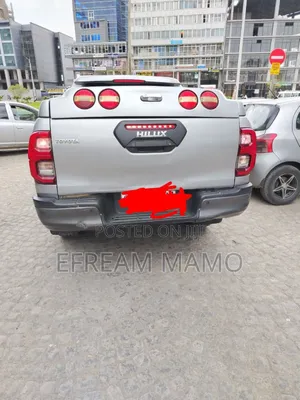 Toyota Hilux 2021 Silver