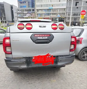Toyota Hilux 2021 Silver