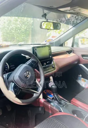 Toyota Corolla Cross Hybrid 2023 White