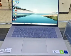 New Laptop Dell Inspiron 16 5620 16GB Intel Core I7 SSD 512GB