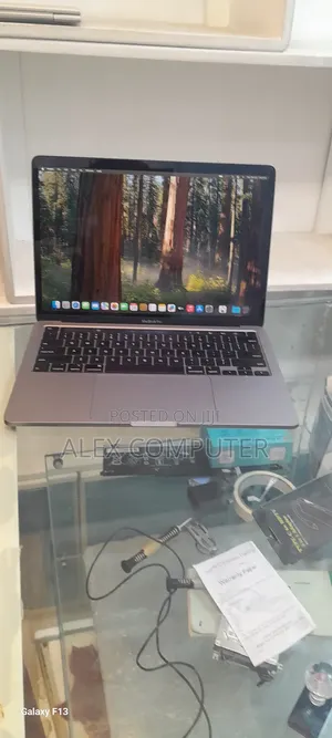 New Laptop Apple MacBook Pro 2020 8GB Intel Core I5 SSD 256GB