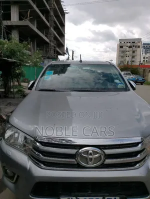 Photo - Toyota Land Cruiser 2019 Gold