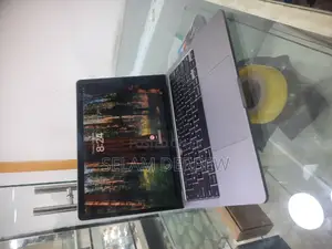 New Laptop Apple MacBook Pro 2020 8GB Intel Core I5 SSD 256GB