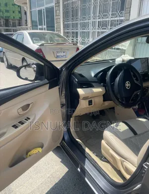 Toyota Yaris 2016 Gray