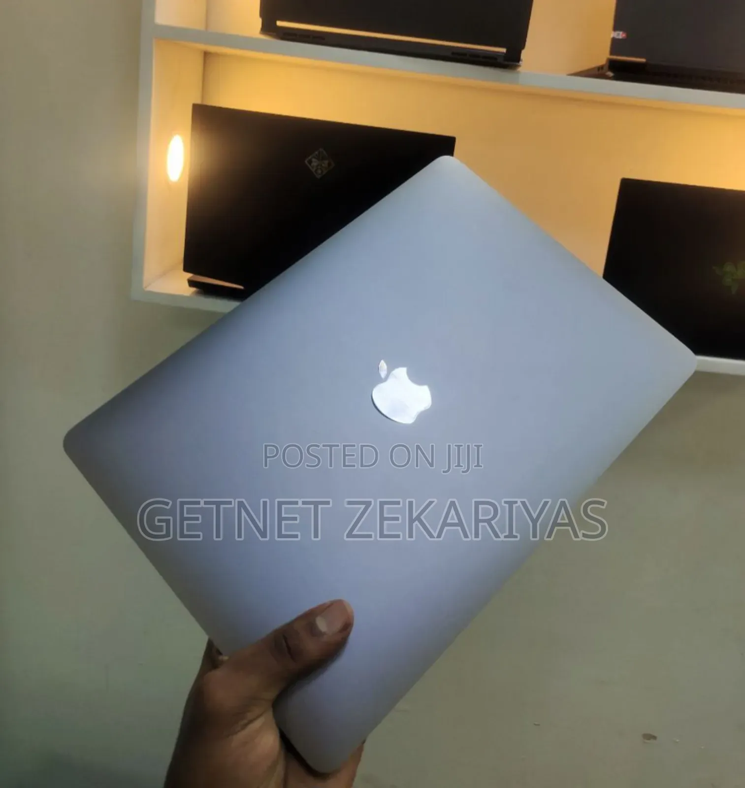 New Laptop Apple MacBook Pro 2020 8GB Intel Core I5 SSD 256GB