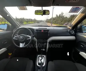 Toyota Rush 2022 Silver