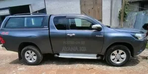 Photo - Toyota Hilux 2017 Gray