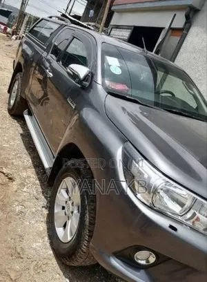 Toyota Hilux 2017 Gray