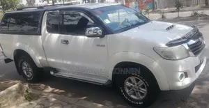 Toyota Hilux 2012 White